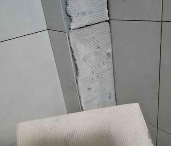 赫章瓷砖空鼓维修公司分享下厨房瓷砖脱落的补救措施。